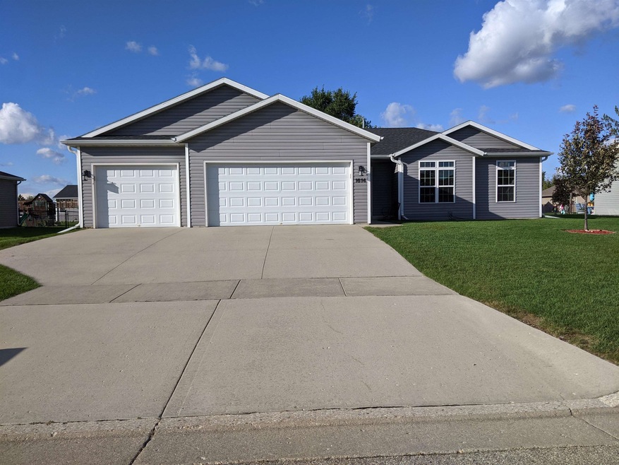 1614 Prairie Knoll Dr, Janesville, WI 53546 - photo 1