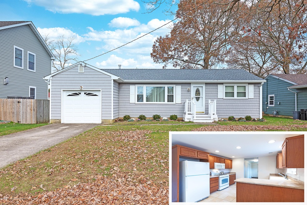 Welcome to 2525 Honeysuckle Dr!
