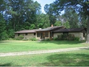 W2751 Oak Dr, Marinette, WI 54143 - photo 1