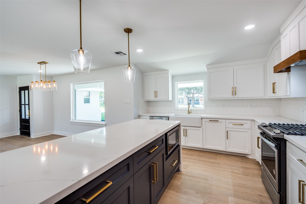 5106 Viking Dr, Houston, TX 77092 - photo 1