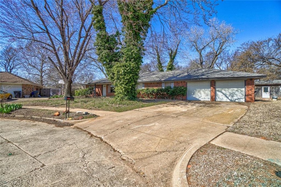 1325 Winding Creek Ct, Moore, OK 73160 - photo 1