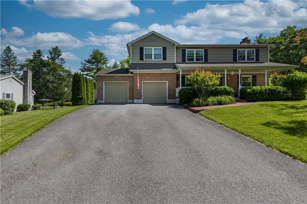 729 Redfern Ln, Bethlehem, PA 18017 - photo 1