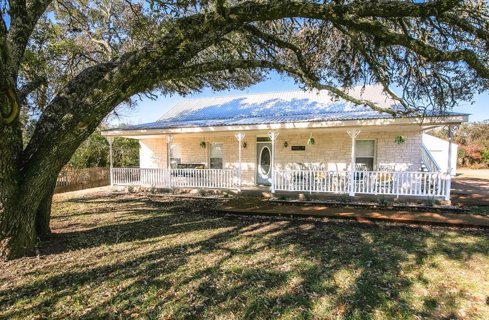 1002 Avenue D, Fredericksburg, TX 78624 - photo 1