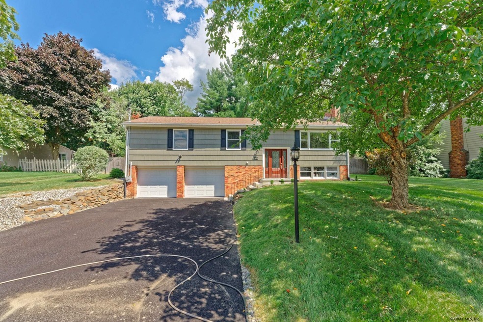 6 Marilyn Dr, Schenectady, NY 12302 - photo 1