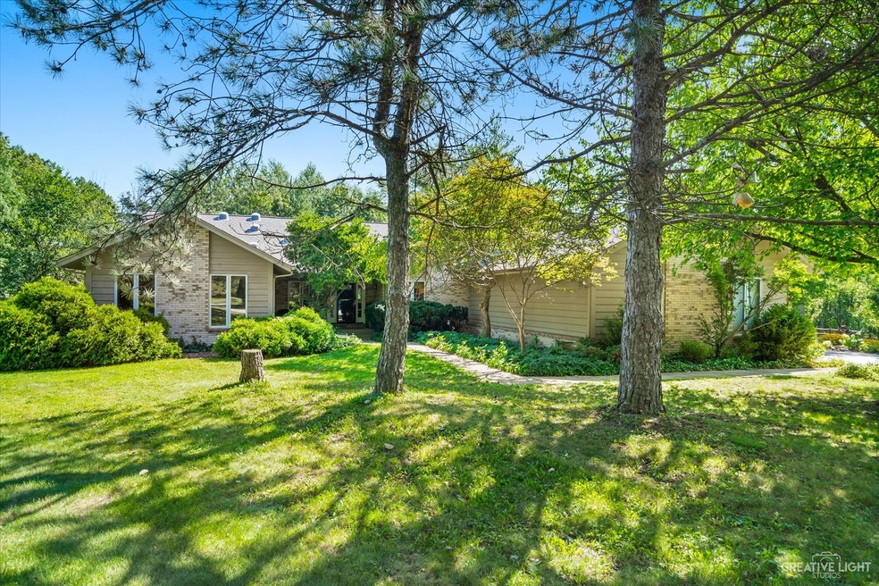 23W626 Wayewood Ln, Naperville, IL 60565 - photo 1