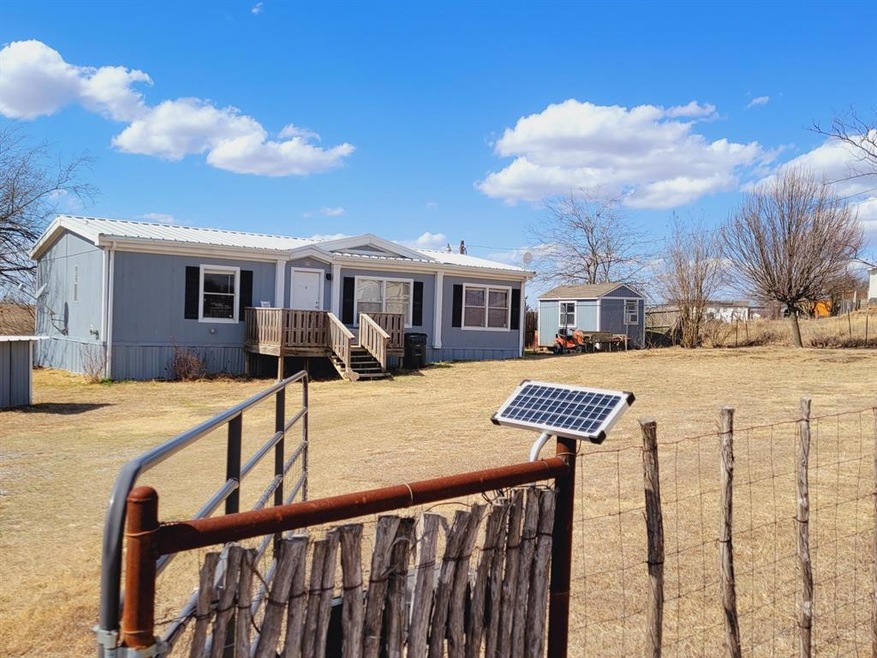 124 Bluff Heights Dr, Weatherford, TX 76085 - photo 1