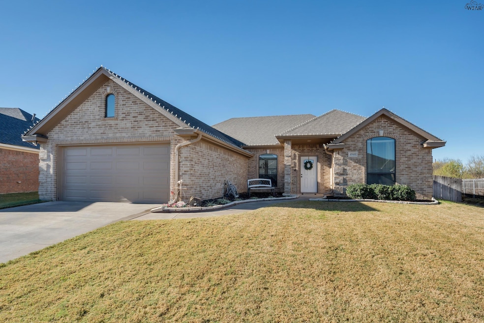 4940 Spring Hill Dr, Wichita Falls, TX 76310 - photo 1