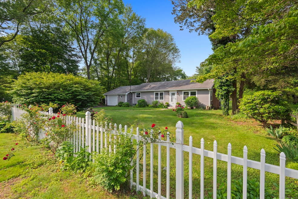 4 Hillside Rd, Old Lyme, CT 06371 - photo 1