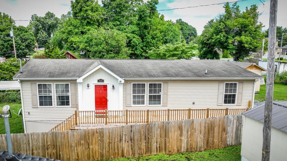 918 Hopson St, Johnson City, TN 37601 - photo 1