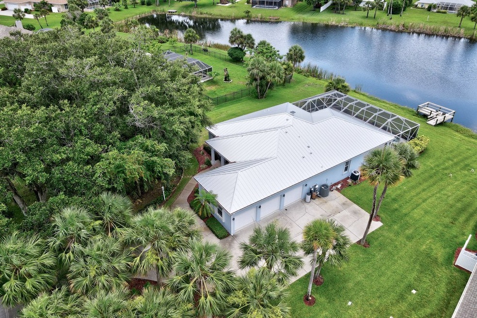 Beautiful 1/2 acre lot with pool and spa on the la
