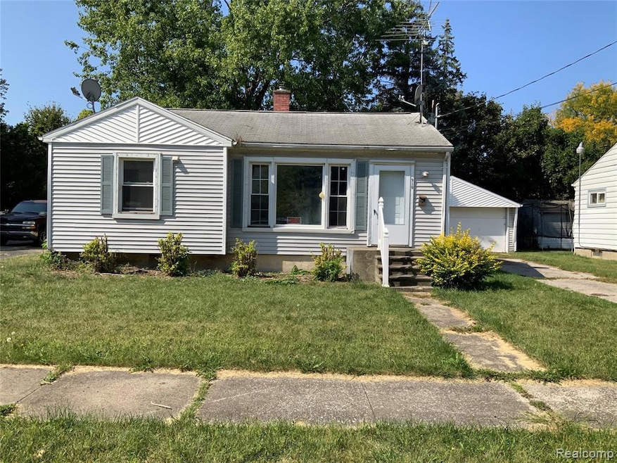 910 Hubbard Ave, Flint, MI 48503 - photo 1