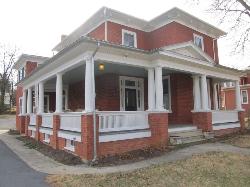1048 W Beverley St, Staunton, VA 24401 - photo 1