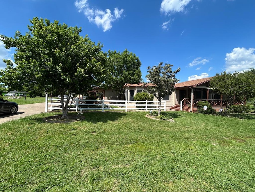 126 Micheaux St, Trinidad, TX 75163 - photo 1