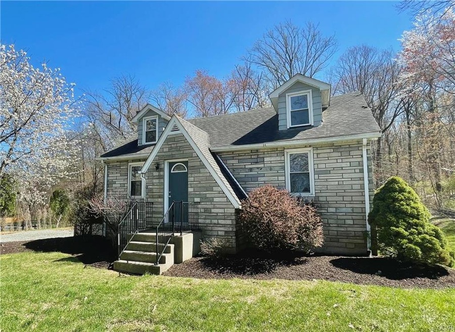 6458 Mountain Rd, Macungie, PA 18062 - photo 1