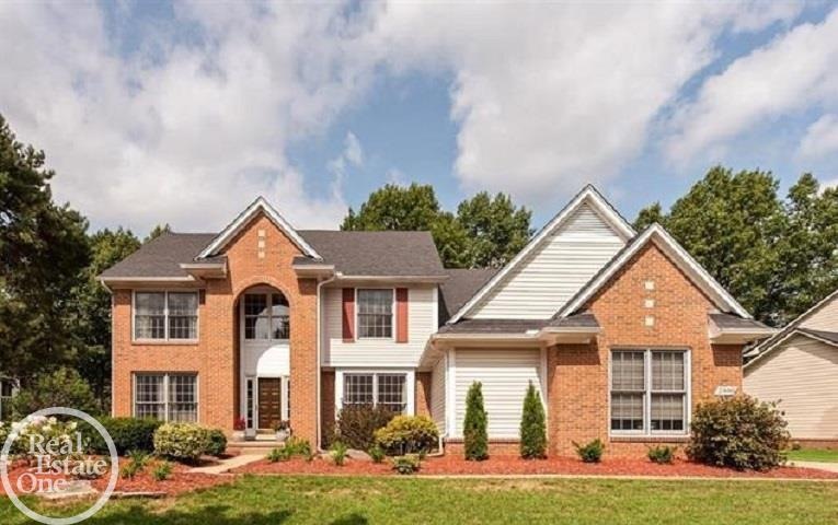 2896 W Bloomfield Oaks Dr, West Bloomfield Township, MI 48324 - photo 1