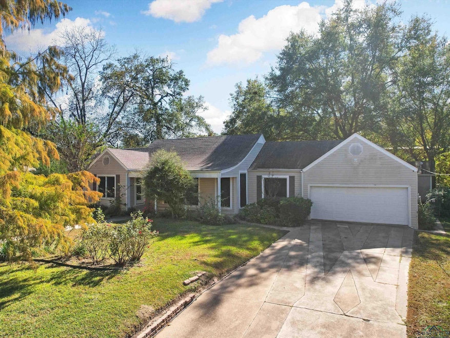 713 Buffalo St, Gilmer, TX 75644 - photo 1