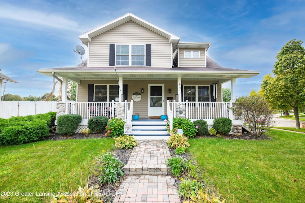 237 N Jenison Ave, Lansing, MI 48915 - photo 1