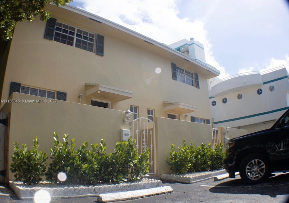 Sold $1,395,000 • Co-Listing Agent