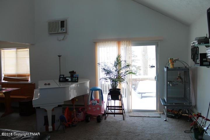 1144 Country Place Dr, Tobyhanna, PA 18466 - photo 1