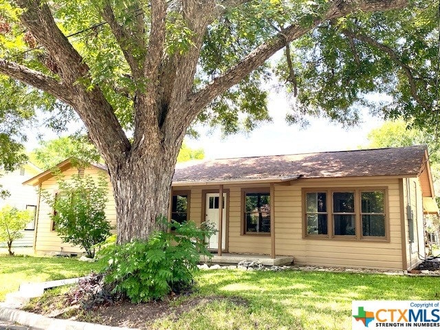 1026 N San Marcos St, Seguin, TX 78155 - photo 1