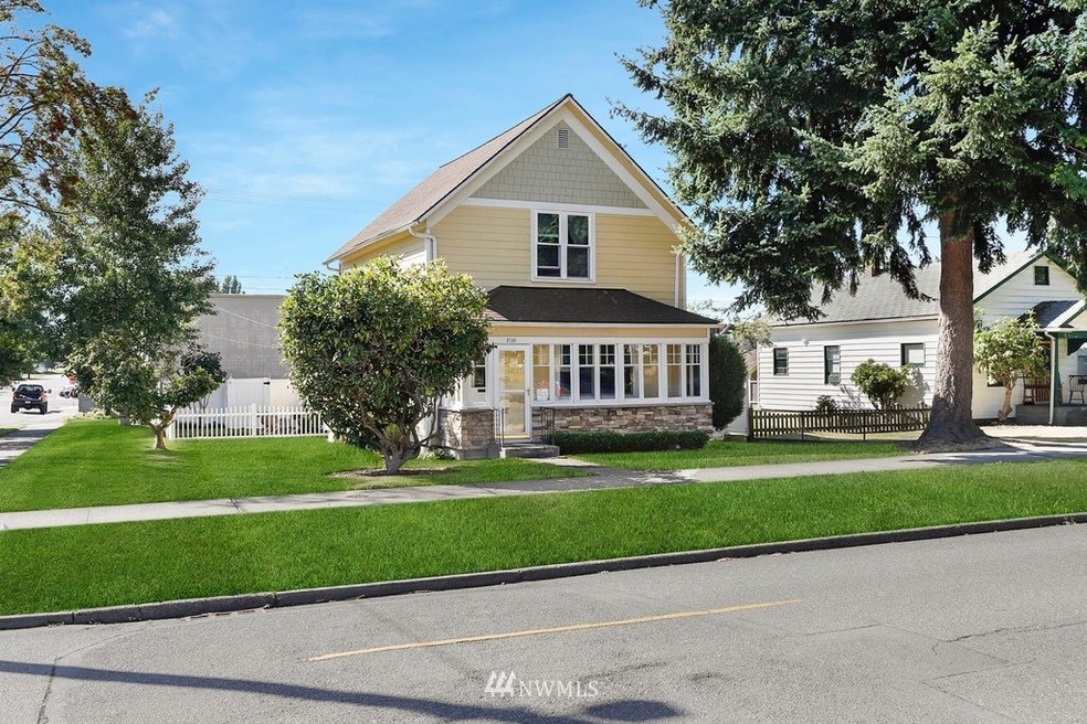 2130 Mcdougall Ave, Everett, WA 98201 - photo 1