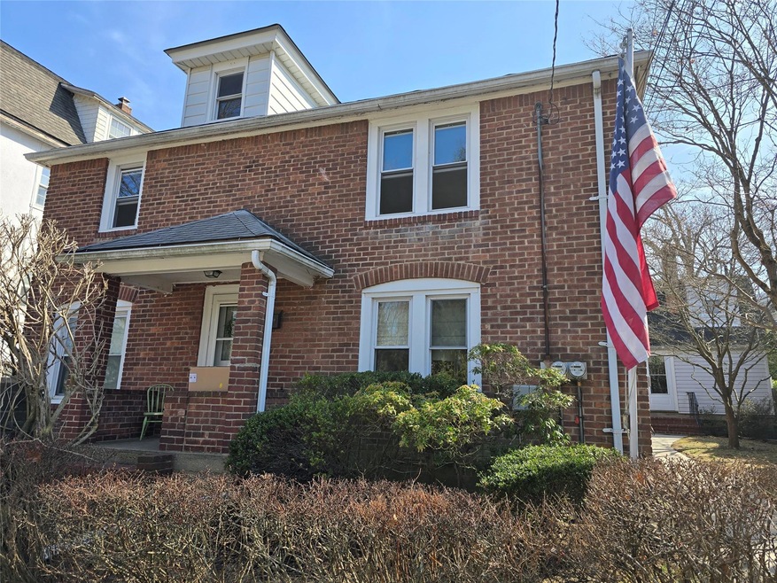 15 Charles St unit C, Port Washington, NY 11050 - photo 1