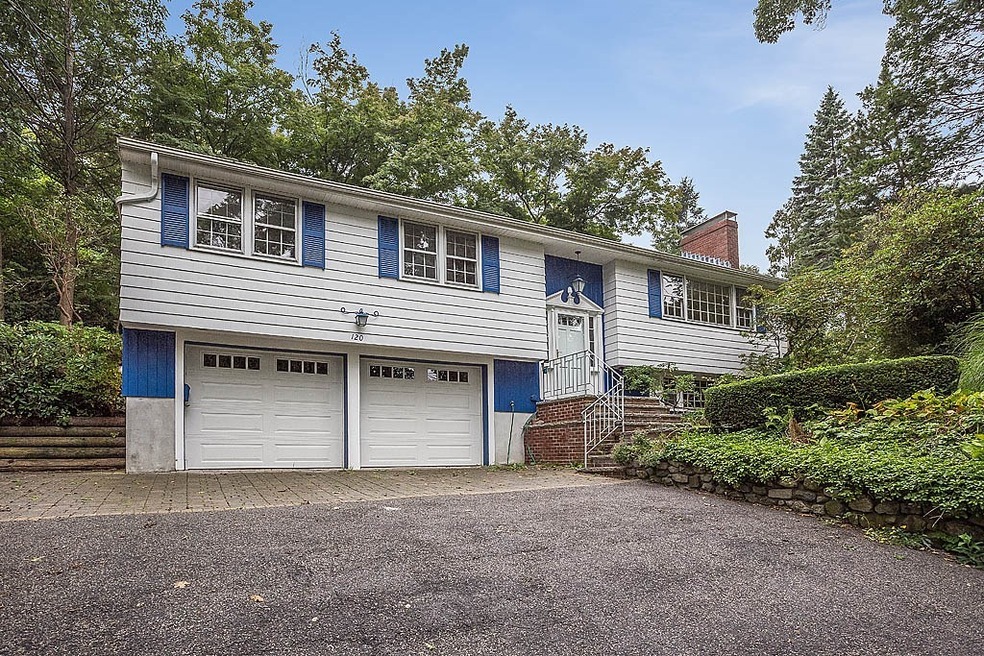 120 Hutchinson Rd, Arlington, MA 02474 - photo 1