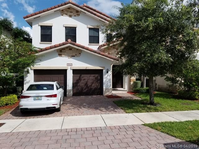 10565 NW 69th Terrace, Doral, FL 33178 - photo 1