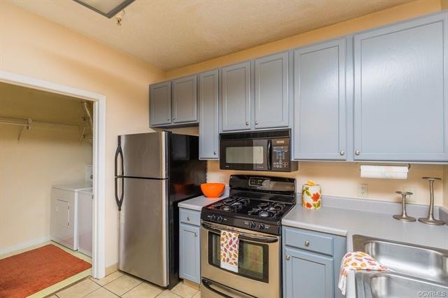 Beeautiful Kitchen, Tile Floor, Freshly Painted Ca