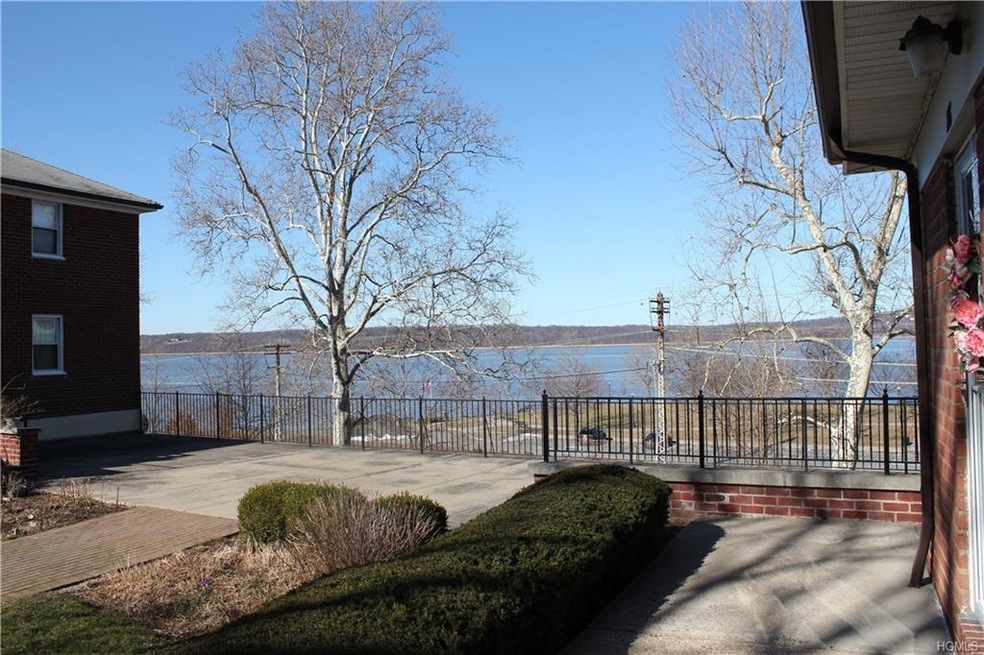 162 S Buckhout St unit 162, Irvington, NY 10533 - photo 1