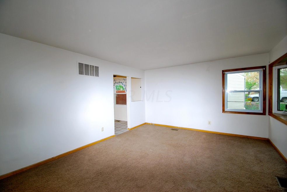 897 Bucknell Rd, Columbus, OH 43213 - photo 1