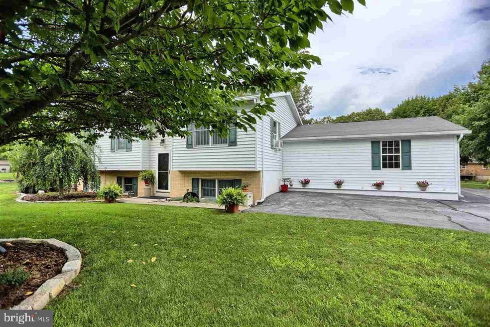 732 Hillcrest Dr, Newport, PA 17074 - photo 1