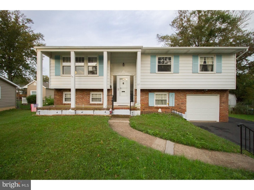 37 Peaceful Dr, Morrisville, PA 19067 - photo 1