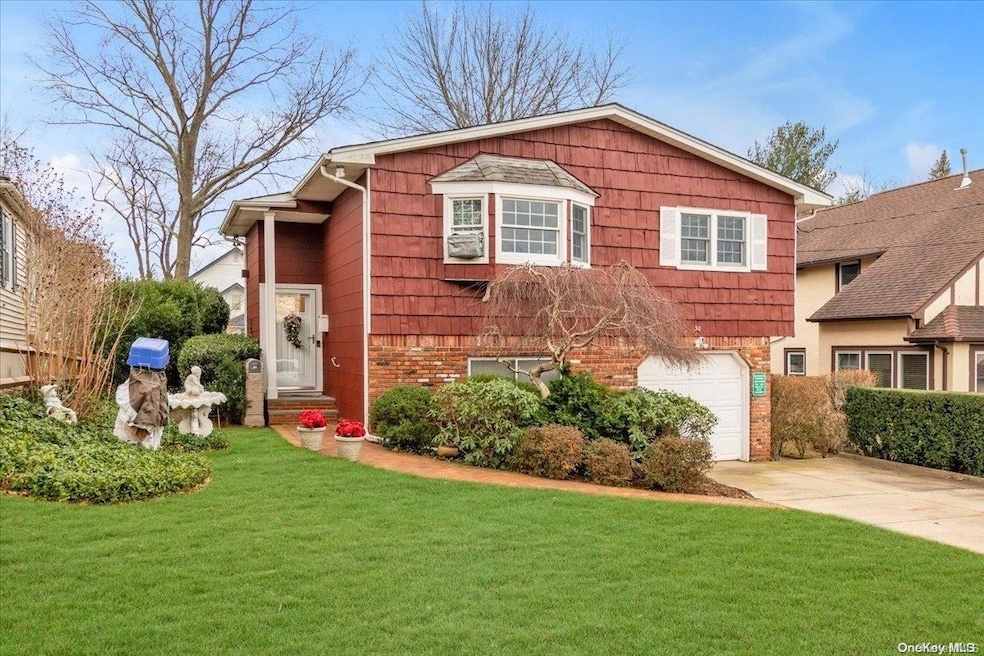 30 Franklin Place, Great Neck, NY 11023 - photo 1