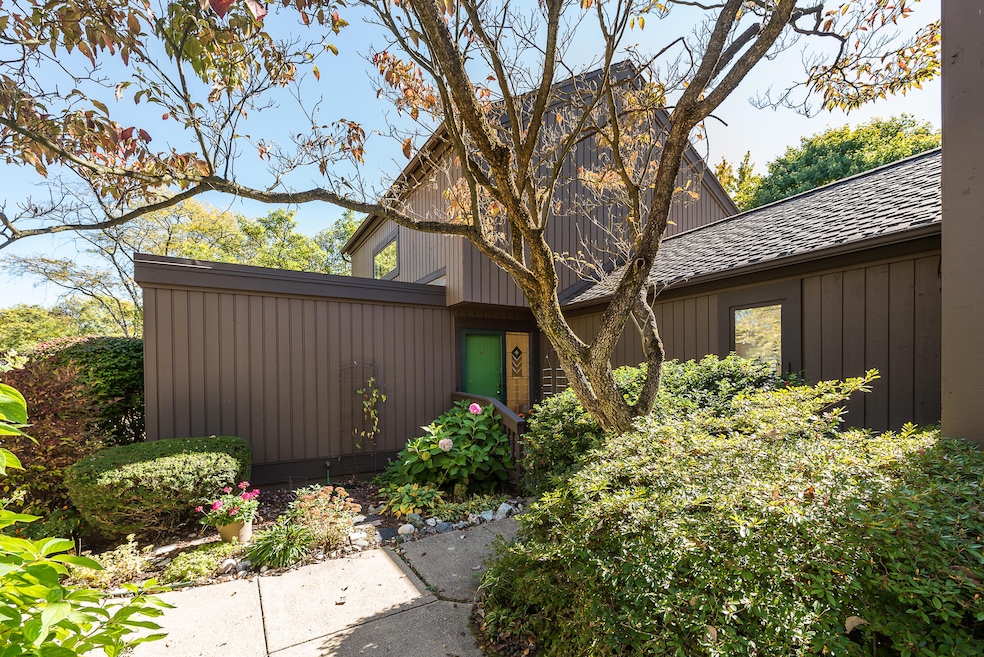 4 Haverhill Ct, Ann Arbor, MI 48105 - photo 1