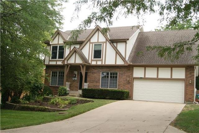 8335 Oakview Cir, Lenexa, KS 66215 - photo 1