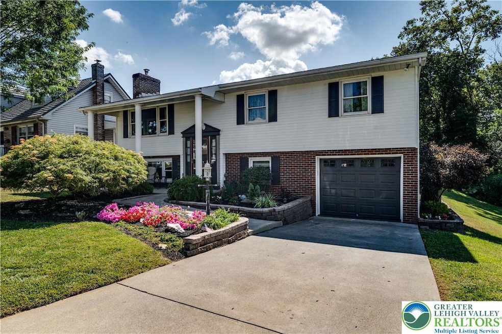 932-936 Walnut St unit 932, Emmaus, PA 18049 - photo 1