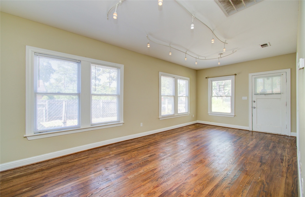 6609 Cochran St, Houston, TX 77022 - photo 1