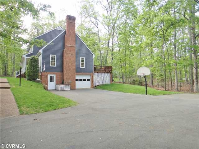 Parking Lot/Garage