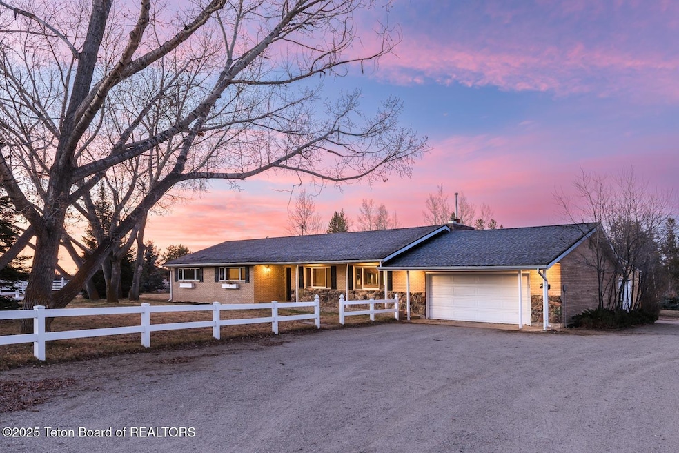 516 Moose St, Pinedale, WY 82941 - photo 1