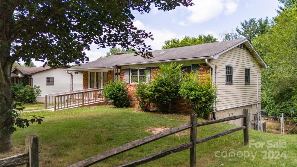 179 Mount Carmel Rd, Asheville, NC 28806 - photo 1
