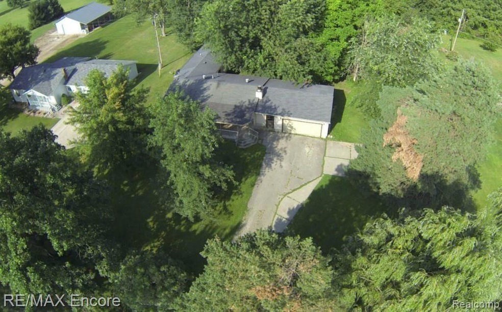 8106 Nichols Rd, Gaines, MI 48436 - photo 1