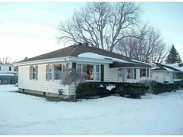 1554 Nash Rd, North Tonawanda, NY 14120 - photo 1