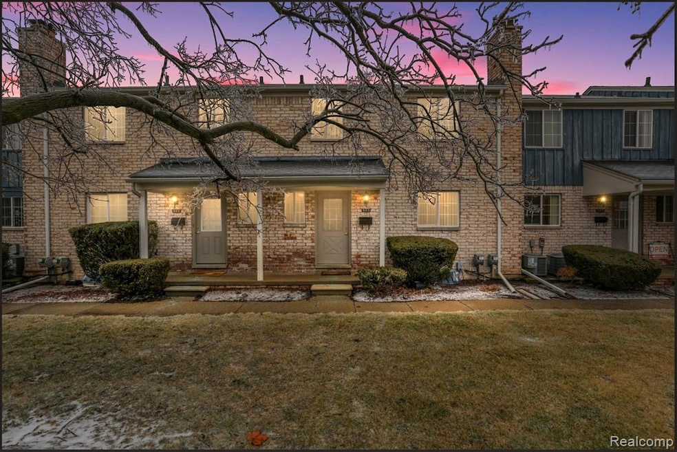 930 Broadacre Ave, Clawson, MI 48017 - photo 1