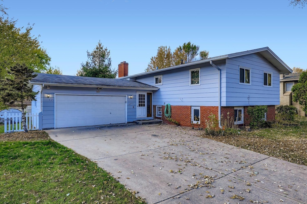 8009 Douglas Dr N, Brooklyn Park, MN 55443 - photo 1