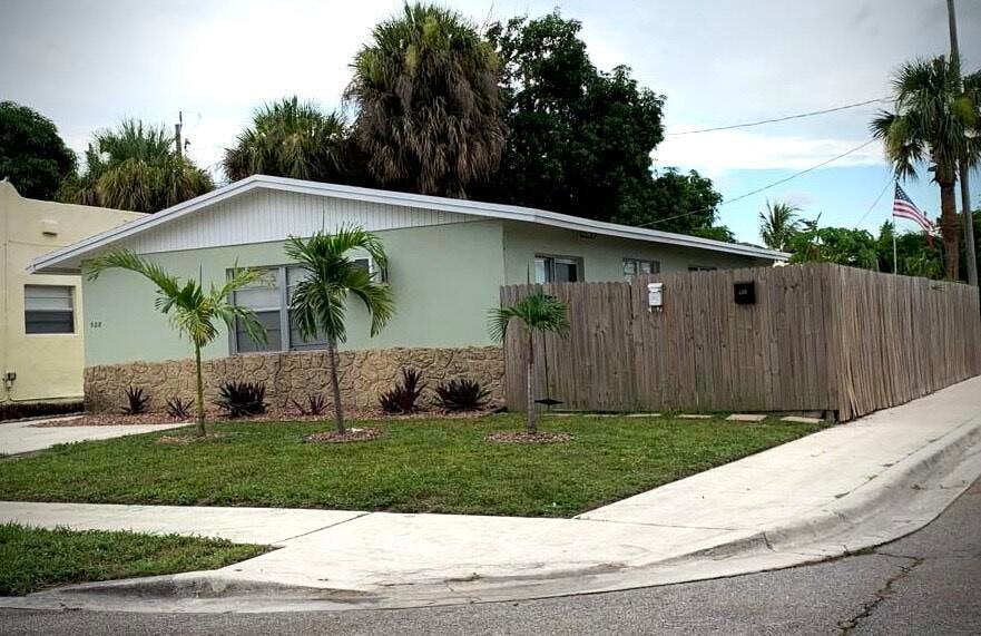 528 Mayflower Rd unit 528-530, West Palm Beach, FL 33405 - photo 1