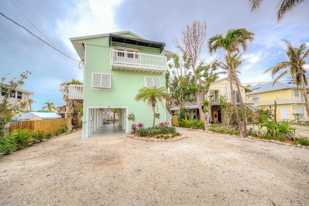(2) 460 Barry Ave-10