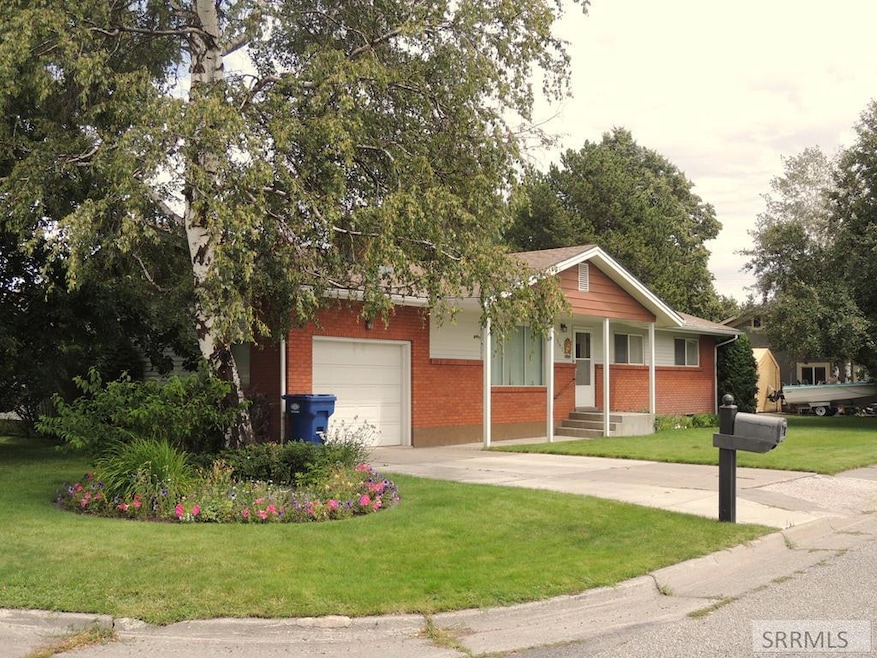 595 Bechler St, Saint Anthony, ID 83445 - photo 1