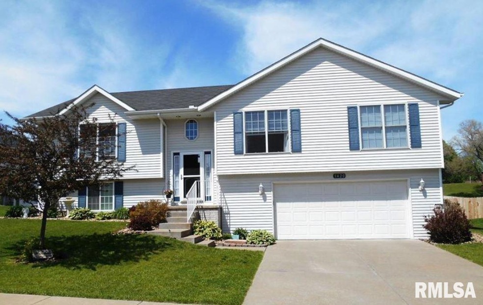 1420 W 52nd St, Davenport, IA 52806 - photo 1