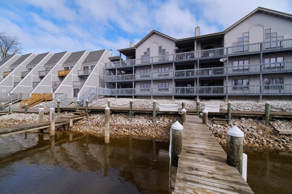 317 5th Ave unit 11, Manistee, MI 49660 - photo 1